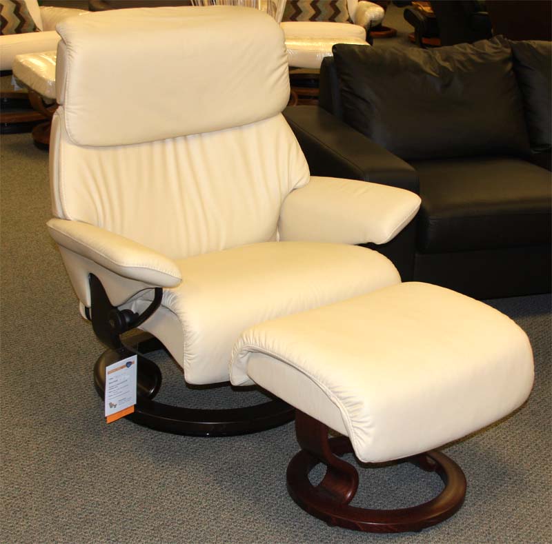 Stressless Spirit Paloma Kitt Leather Recliner and Ottoman by Ekornes